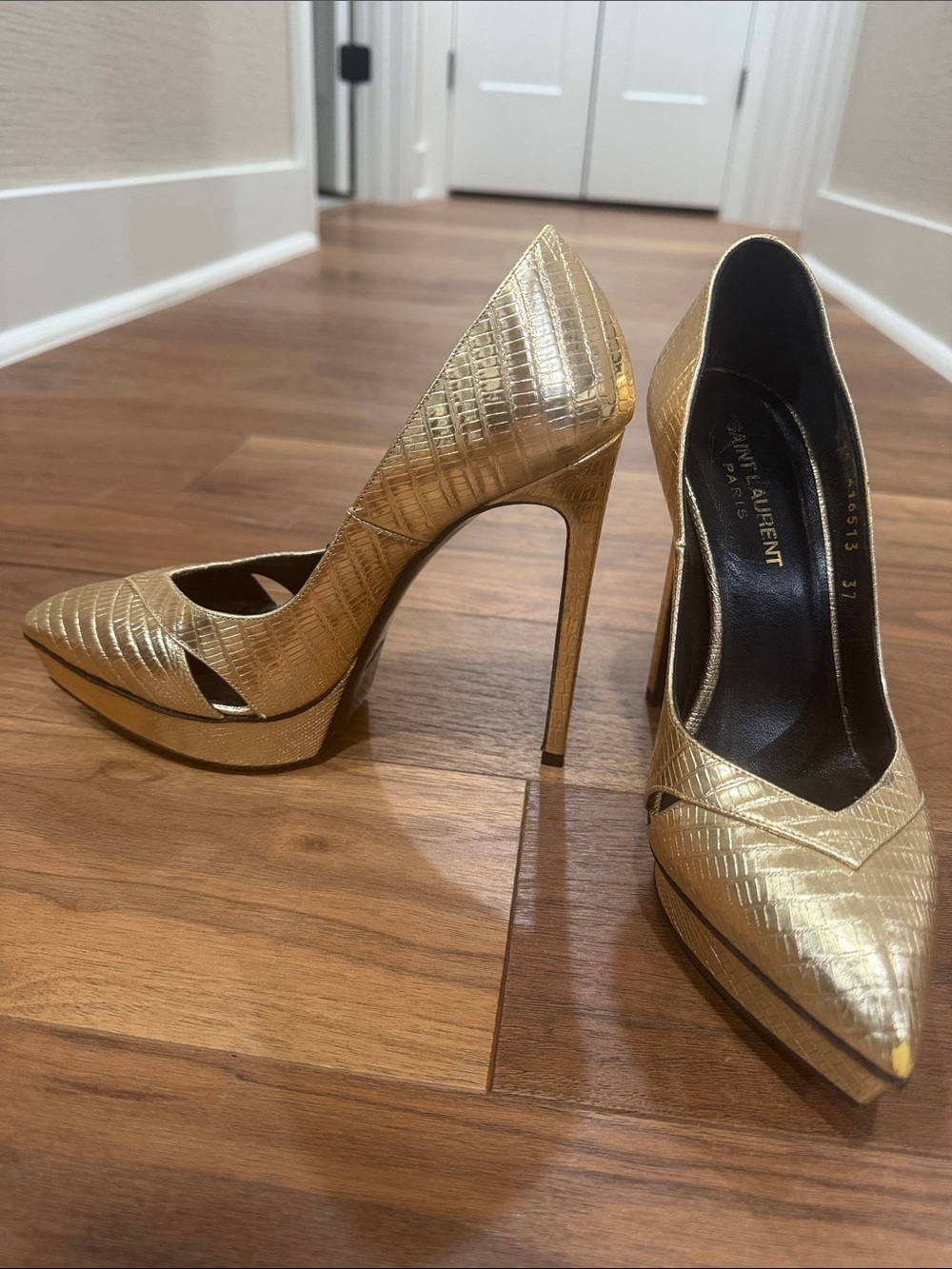 Saint Laurent Gold Croc-Embossed Leather Pointed Toe Pumps size 37